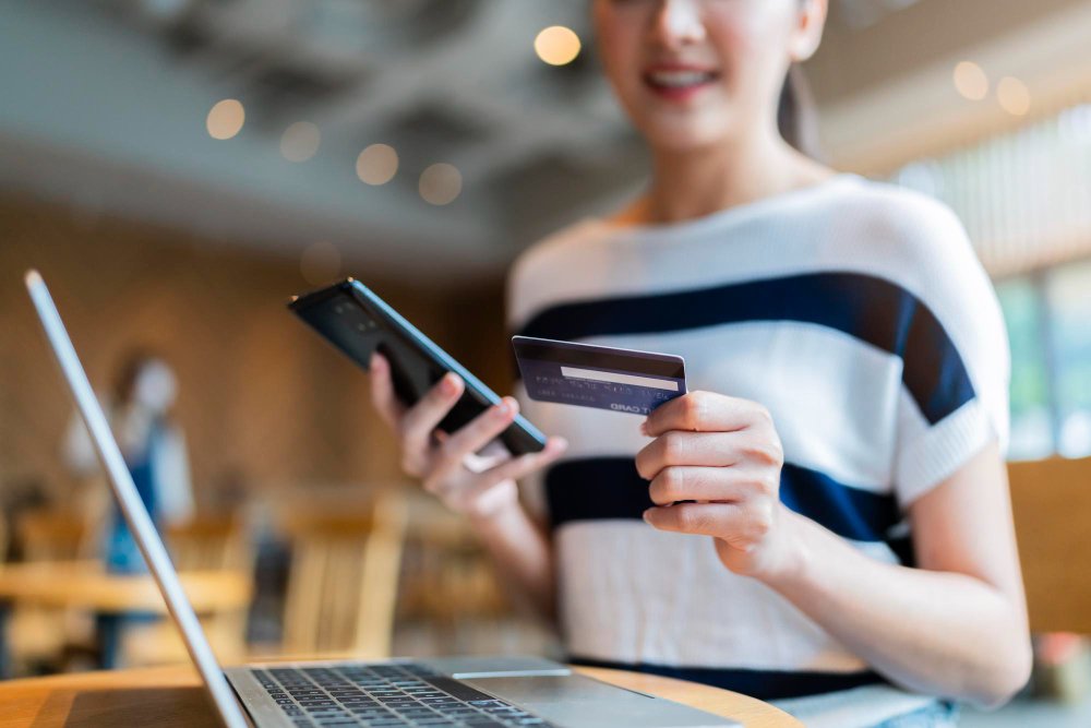 QRIS, E-Wallet, dan Rekening Digital: Bagaimana Cara Mengelola Keuangan di Era Cashless?