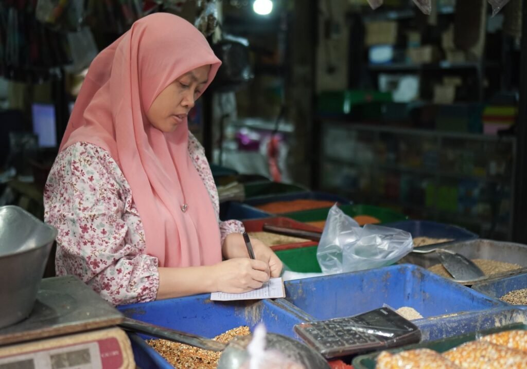 Cara Memisahkan Uang Pribadi dan Uang Usaha agar Keuangan UMKM Tidak Berantakan